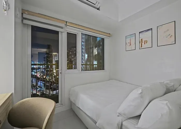 The Soft - Makati Staycation Apartment